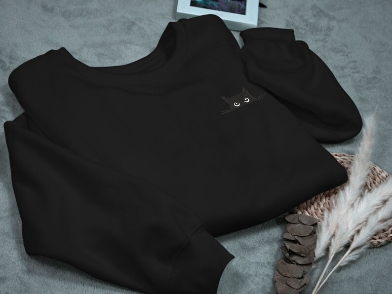 Cat Embroidered Sweatshirt Retro Cute Cat Sweater Black Cat Shirt Gift for Cats Lover Cat Mom Sweatshirt zdjęcie 3