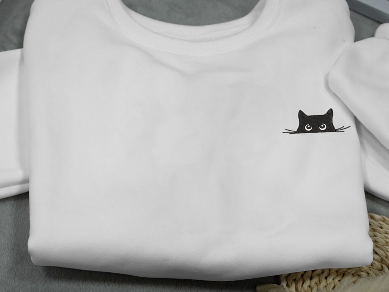 Cat Embroidered Sweatshirt Retro Cute Cat Sweater Black Cat Shirt Gift for Cats Lover Cat Mom Sweatshirt zdjęcie 2