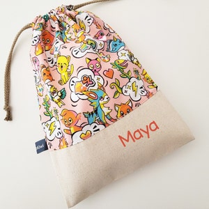 Sac à doudou personnalisable - animaux chats mangas - corail - bleu - rose - école - multicolore - maternelle - chaussons