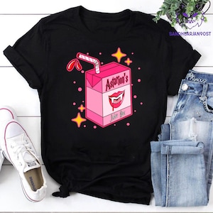 Maglietta Juice Box Astarion, Magliette Astarion BG3, Maglietta Juice Box BG3 di Astarion, Abbigliamento da gioco degli Alti Elfi, Maglietta con umorismo nero