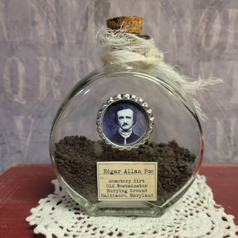 Suciedad del cementerio - Botella de arte de Edgar Allan Poe imagen 1