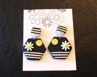 Black and white striped daisy earrings, summer, sun, flower, polymer clay, handmade