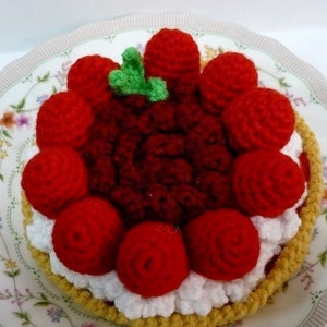 Pie Crochet Pattern Dessert Food Pattern PDF Instant Download Red Currants and Strawberries Pie image 3