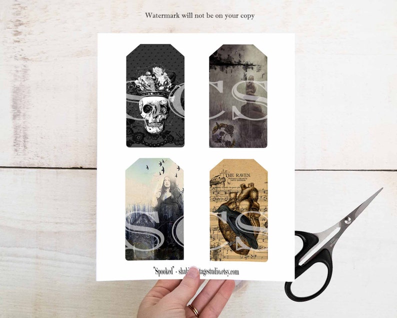 Pode incluir: Quatro etiquetas de presente imprim&iacute;veis com um tema de Halloween assustador. As etiquetas apresentam uma caveira com uma coroa, um corvo em uma partitura musical, uma mulher com um vestido longo preto e uma imagem vintage com um corvo e um cora&ccedil;&atilde;o.