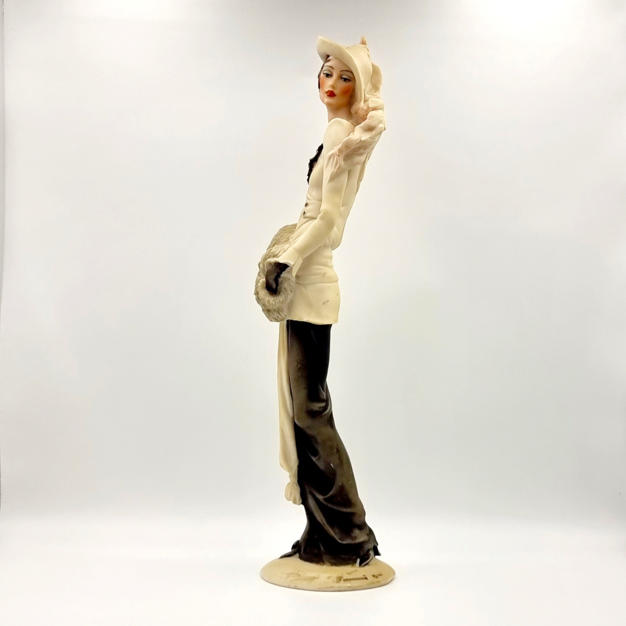 Giuseppe Armani Figurine: Vintage Lady With Muff, Florence