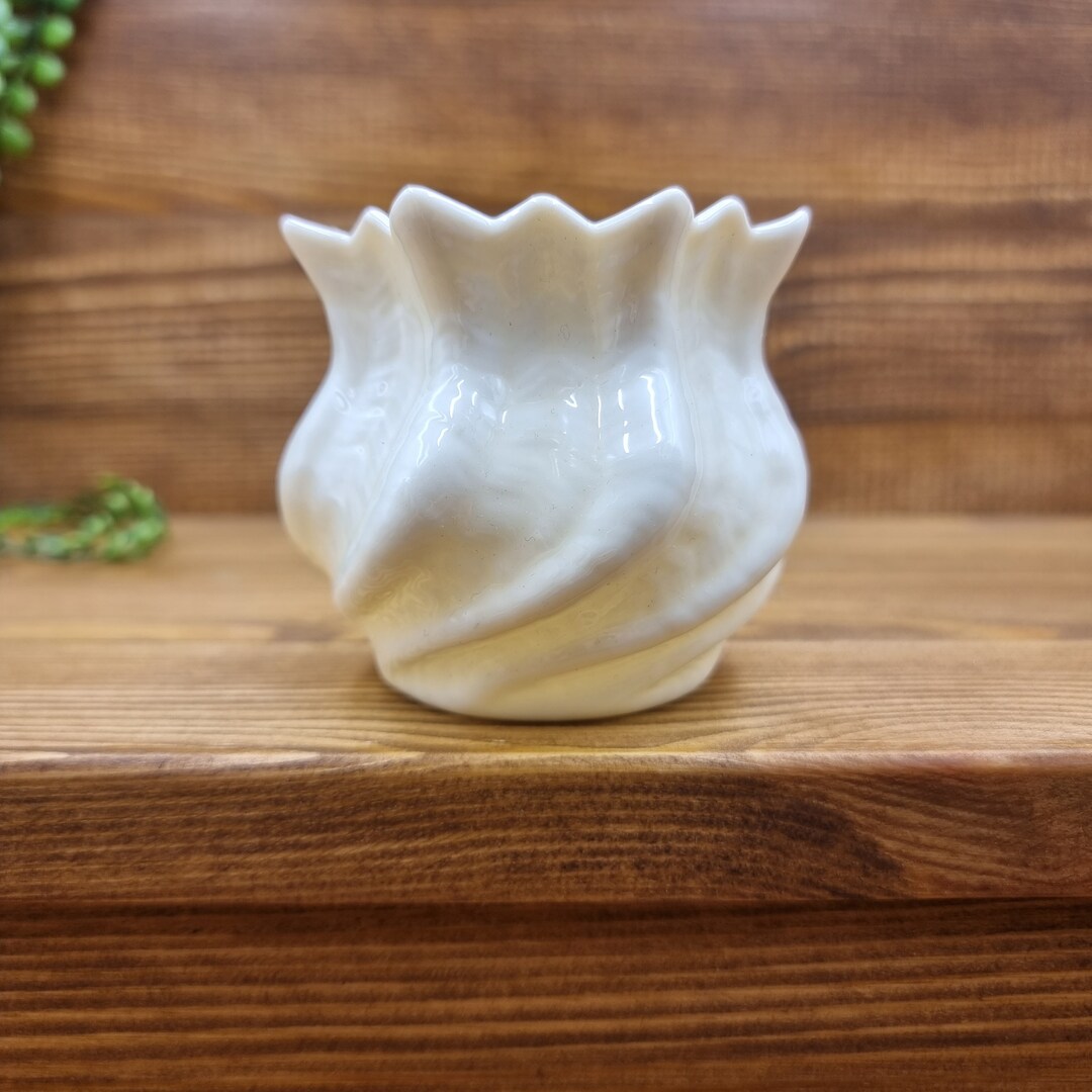 Belleek Small Vase Neptune Shell, Made 1980's in Ireland, Home Gift - Etsy