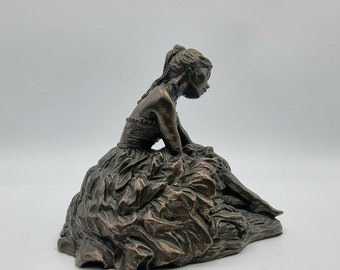 vintage Dame assise en robe, Hérédités, coulée à froid, sculpture en bronze et patine, belle statue, décoration d'intérieur, idée cadeau ancienne