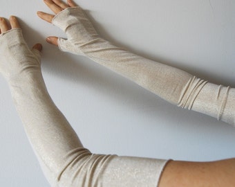 cream-colored fingerless gloves