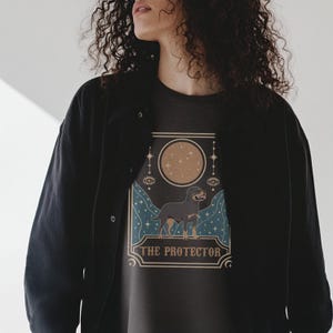 ロットワイラープロテクタータロットカードスタイルペットオーナー向けユニセックスTシャツ