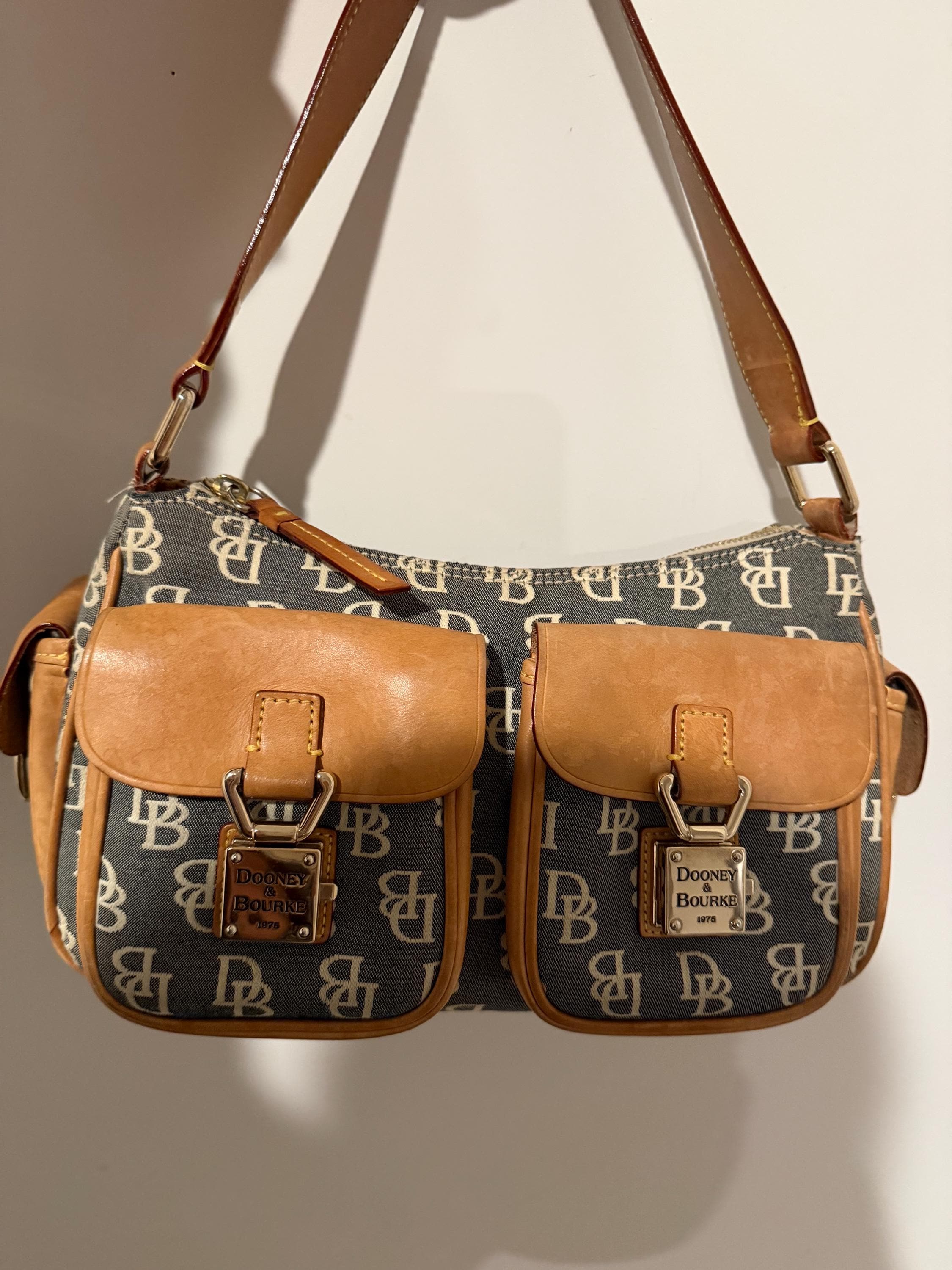 【極美品】DOONEY&BOURKE ビッグロゴ フラップミニショルダーバッグ Dooney and Bourke Logo Bag - Etsy