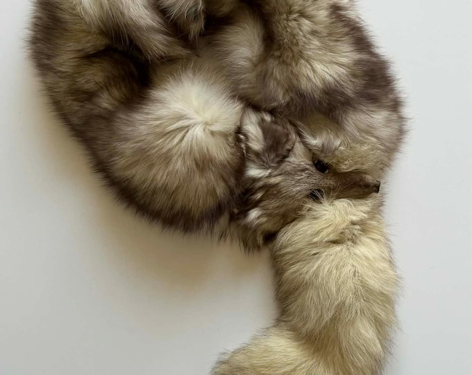 Vintage Natural Fox Fur Stole – 126 cm (length) x 11 cm (width) 80s