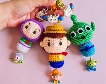 Porte-clés au crochet personnages Woody, Buzz et extraterrestres, Porte-clés jouet au crochet, motifs extraterrestres et cow-boys, accessoires pour clés ou sacs