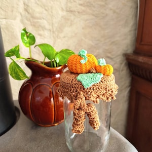 Bocal recyclé avec décoration au crochet