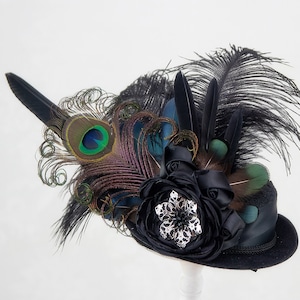 Zwarte Steampunk mini hoge hoed | Sable sirene | Gotische bruiloft, festivalhoed, steampunkhoed, pauwenveren
