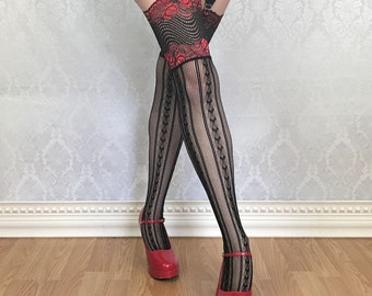 Bas de dentelle | La Reine Rouge | Reine de Cœur, Lingerie Sexy, Bas hauts de cuisse, Cuisses hautes en dentelle résille, Collants jarretières