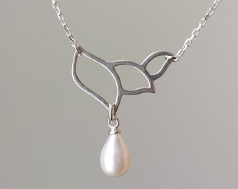 Pearl lavalier - dainty sterling silver necklace