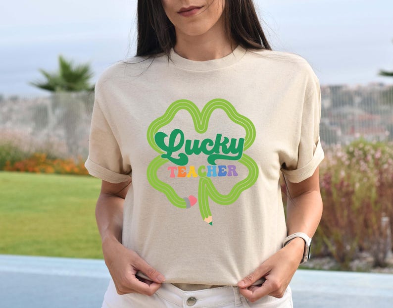 Lucky Teacher Shirt, St. Patrick's Day Teacher Gift, Cute Irish Teacher Tee, St. Patty's Day Apparel, Festive Educator Holiday Shirt imagem 7