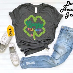 Lucky Teacher Shirt, St. Patrick's Day Teacher Gift, Cute Irish Teacher Tee, St. Patty's Day Apparel, Festive Educator Holiday Shirt imagem 6