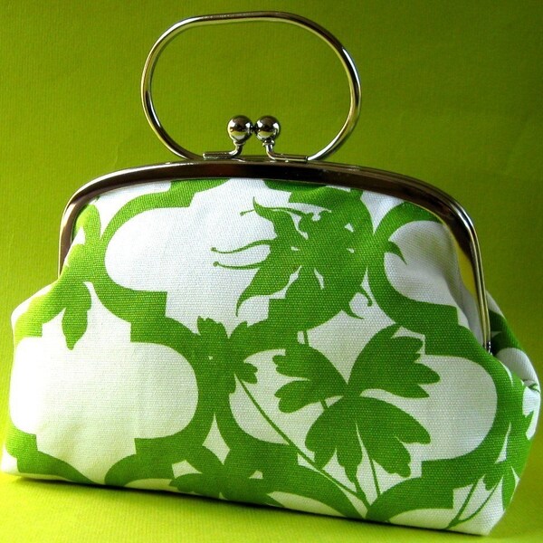 XL frame pouch with handle - green lattice