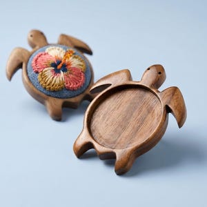 Sea turtle - Original design fine finished hardwood brooch blank - Hardwood - 35 mm cavity diameter