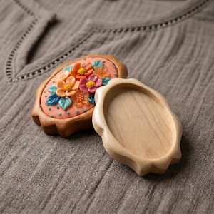 Fine finished hardwood bezel setting - Several wood options - 30 x 40 mm Cavity
