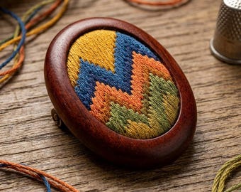 Embroidery brooch oval cameo - Fine finished hardwood - 30 x 40 mm cavity