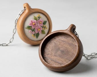 Small pendants, charms or EARRING bases - Hardwood - 20 mm cavity diameter - Set of two