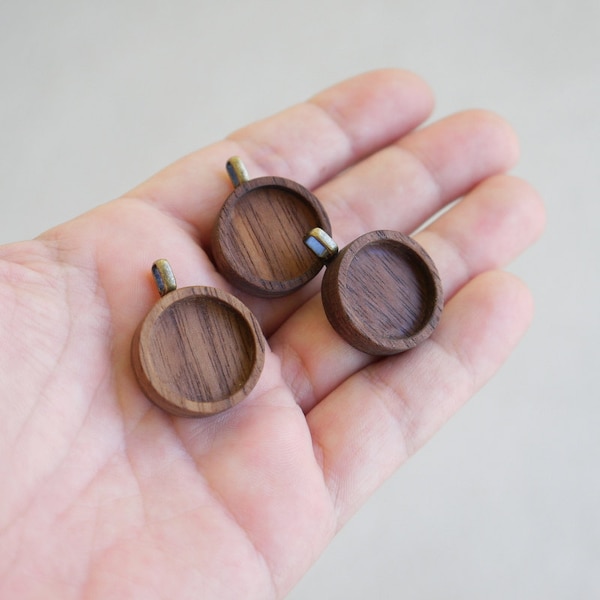 Dainty and neat hardwood pendant blanks - Walnut - Brass Bail - 18 mm - (Z18-W) - Set of 3
