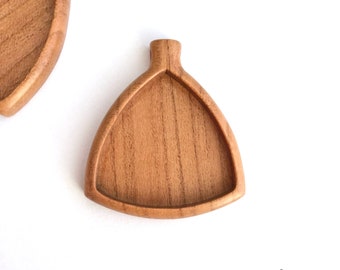 Curved triangle pendant blank - 33 mm cavity - Cherry wood