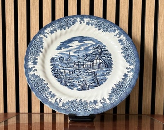 Plato grande con decoración azul, fina vajilla inglesa, Churchill. Porcelana de Inglaterra. Año de cosecha 1950