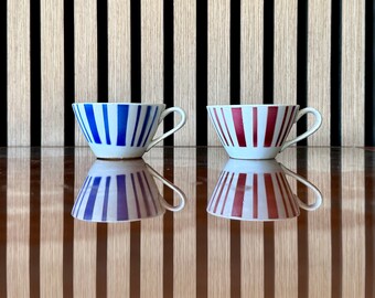 Tasse blanche rayée en céramique coloré, vintage des années 1920. Marque Fénal Badonviller France, numéroté