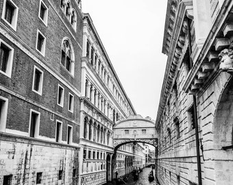 Impresión vertical en blanco y negro del Puente de los Suspiros de Venecia, fotografía de monumentos italianos, lienzo o foto de arte de pared sin enmarcar, arquitectura del canal