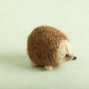 Toy knitting pattern for a little hedgehog, instant digital download PDF file Bild 3