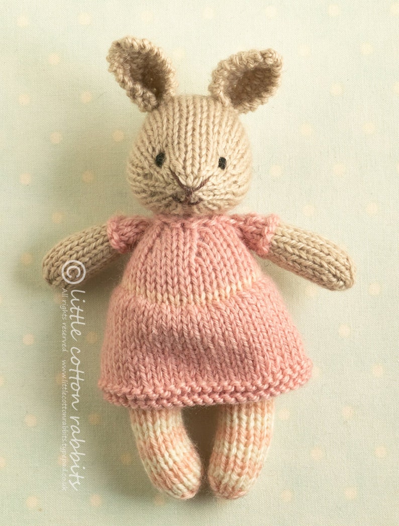 Toy knitting pattern for a mini bunny and bear in a dress and stockings, instant digital download PDF file afbeelding 2