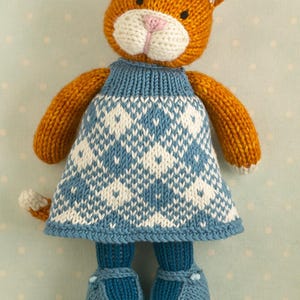 Knitting pattern: Cat with a plaid dress (9 inches tall), instant digital download PDF