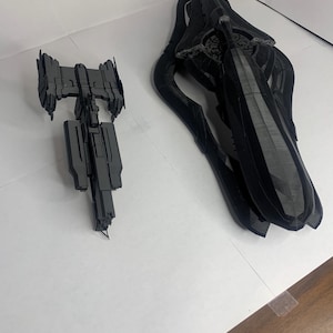 Halo Fleet Duo - 16″ schwere Korvette mit Ceudar-Muster + 8″ leichte Paris-Klasse Fregatte • Rohes 3-D gedrucktes Sci-Fi Raumschiffmodell