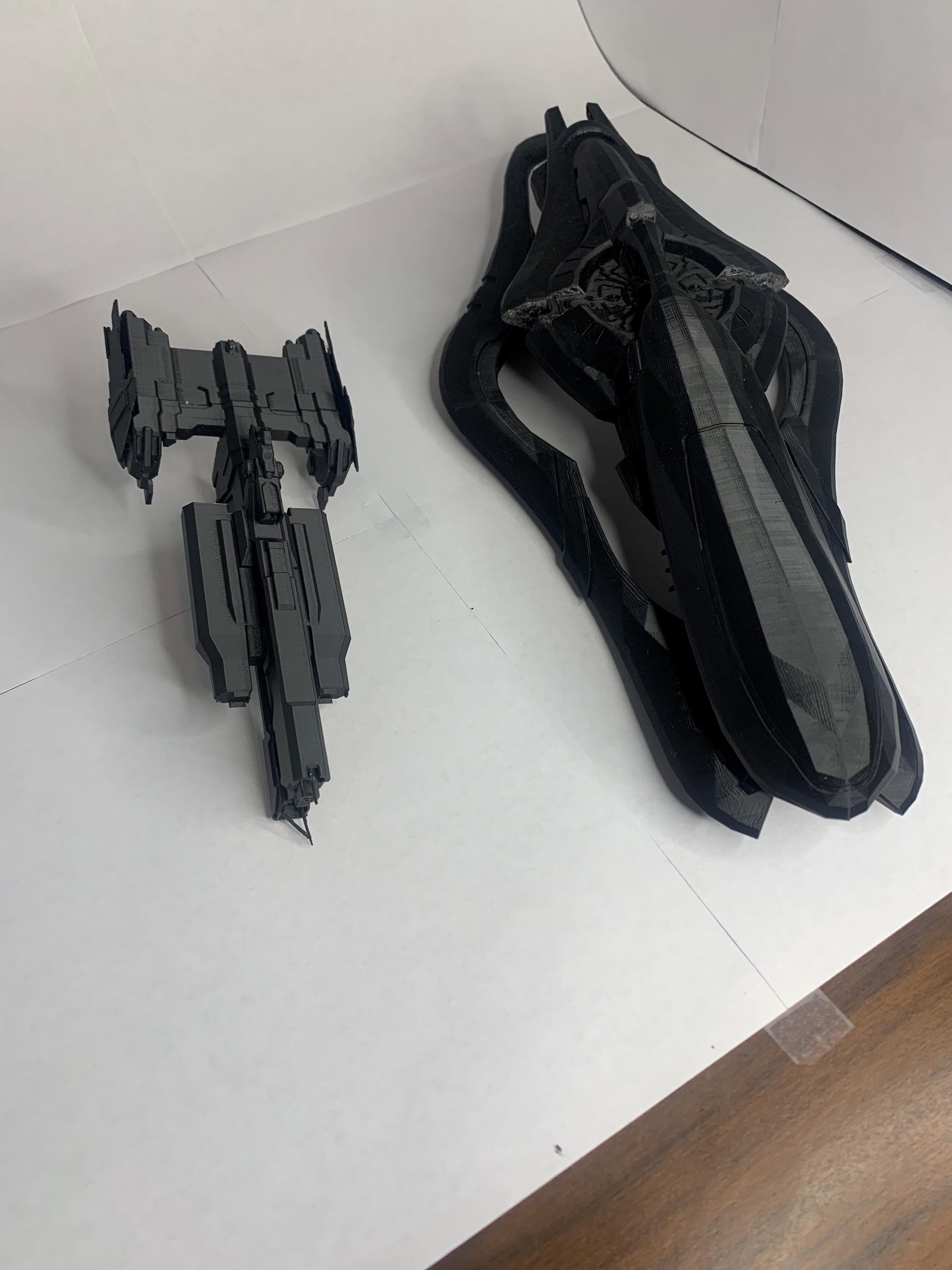 Halo Fleet Duo – 16″ Ceudar-pattern heavy corvette + 8″ Paris Class Light Frigate • Raw 3-D Printed Sci-Fi Starship Model Kits