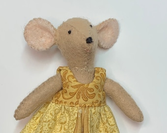 PDF Pattern to hand sew a mouse