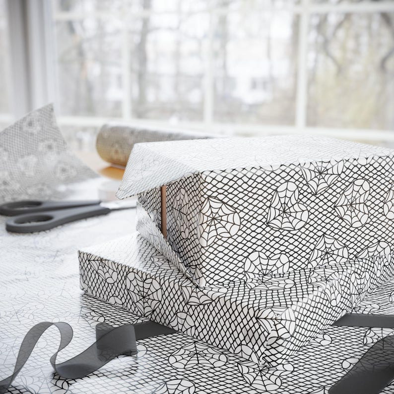 Spiderweb Wrapping Paper, Cute Spiderweb Heart Halloween Wrapping Paper, Halloween Goth Gift Wrap, Black and White Halloween Wrapping Paper bild 2