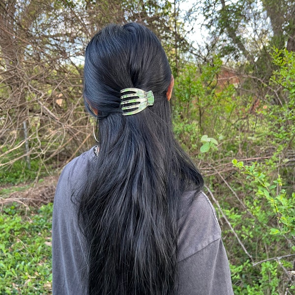 Medusa’s Heirlooms Small French yoga clip - Gilded Green