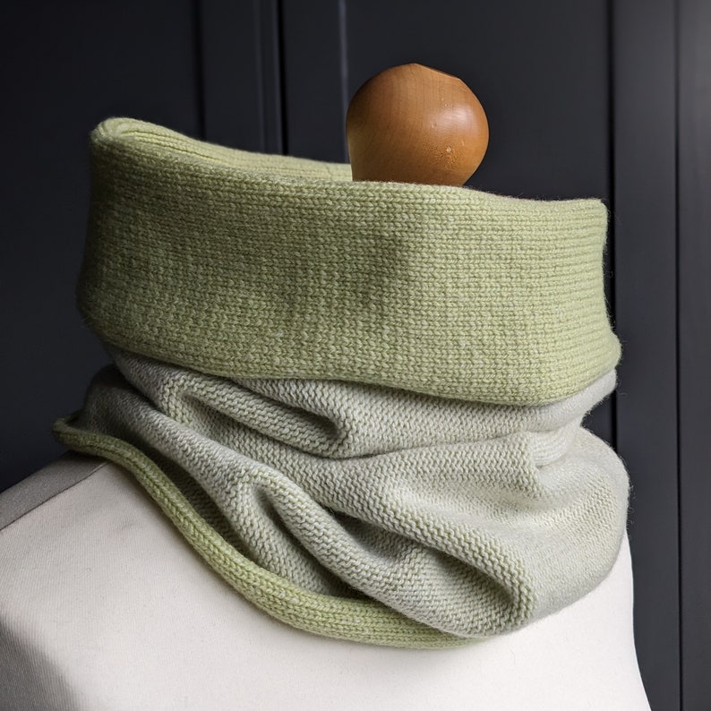 Reversible merino wool snood pale pastel green and ecru image 4