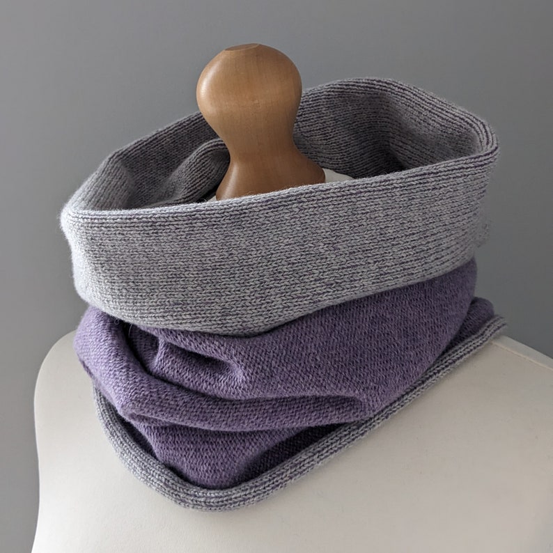 Reversible merino wool snood pale grey and lilac image 7