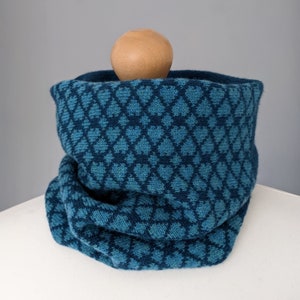 Lambswool knitted Fair Isle cowl in heart design two tone blue image 3