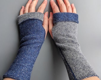 Knitted lambswool reversible wrist warmers in navy blue and grey