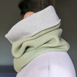 Reversible merino wool snood pale pastel green and ecru image 9