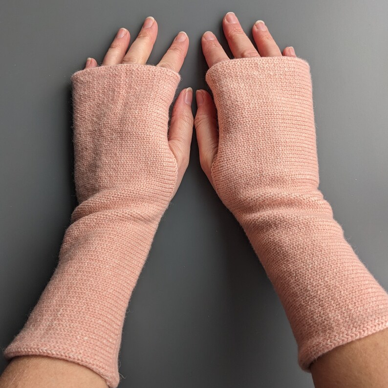 Knitted lambswool reversible wrist warmers in pastel pink and ecru image 4
