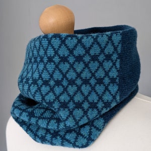 Lambswool knitted Fair Isle cowl in heart design two tone blue image 1