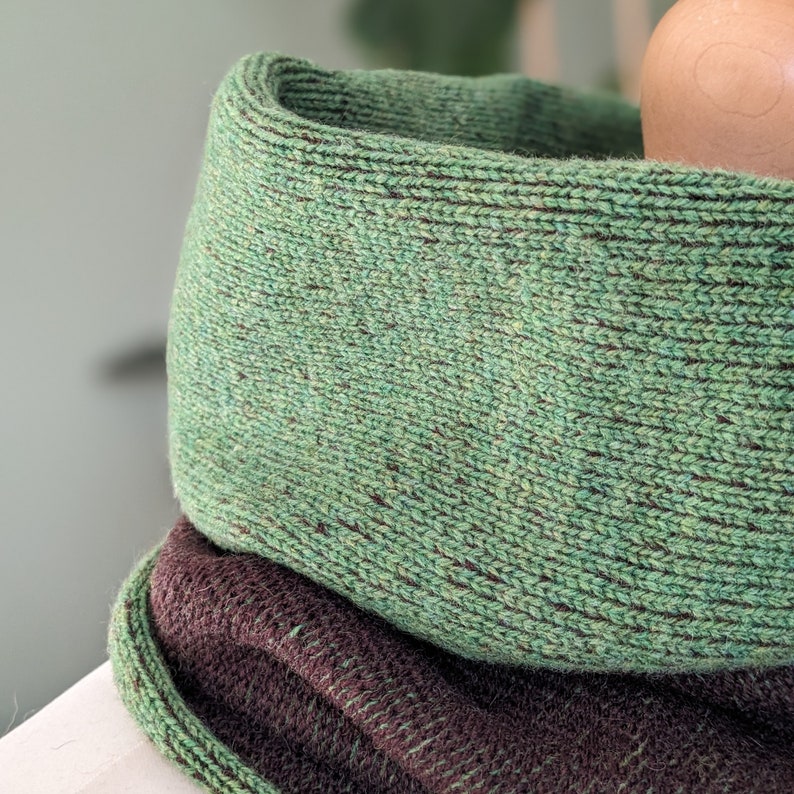 Reversible merino wool snood green and brown zdjęcie 5