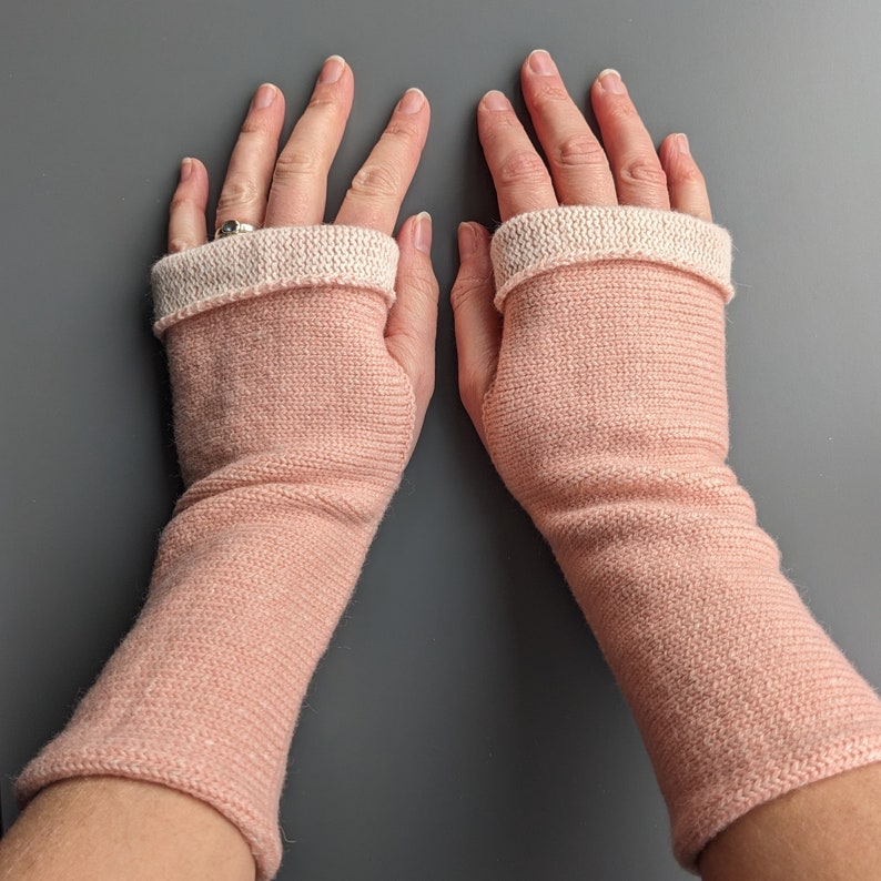 Knitted lambswool reversible wrist warmers in pastel pink and ecru image 3