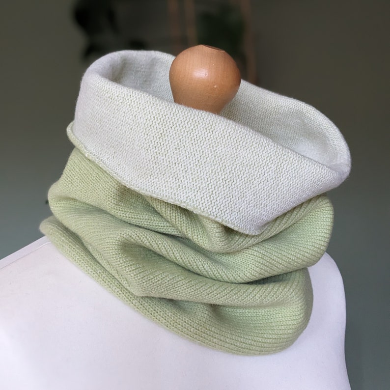 Reversible merino wool snood pale pastel green and ecru image 3